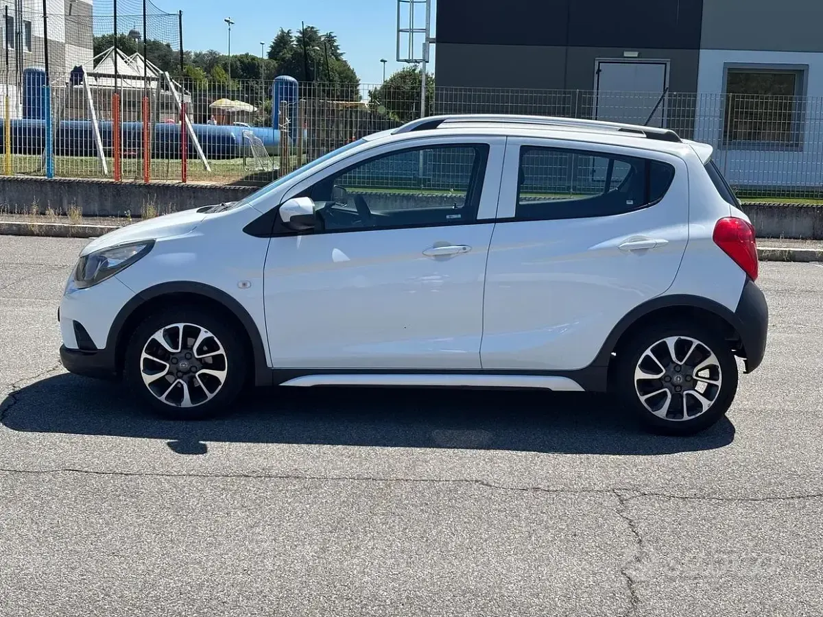 Usata Opel Karl Rocks 73 CV (53 kW) 2017 Bianco Utilitaria
