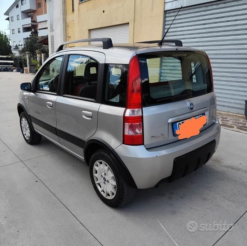 Grigio Usata 2005 Fiat Panda Climbing Due volumi | 5000 € (Molto cara) - Immagine 1/4