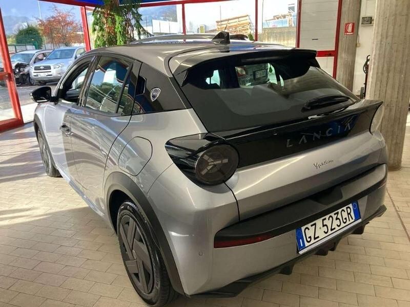 Usata Lancia Ypsilon 101 CV (74 kW) 2025 Grigio metallizzato Utilitaria