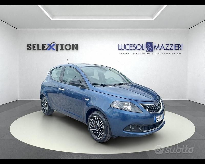 Usata Lancia Ypsilon Gold 69 CV (50 kW) 2024 Blu Utilitaria