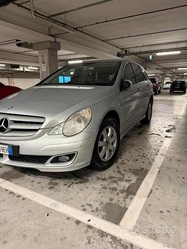 Usata Mercedes R320 224 CV (164 kW) 2006 Grigio Monovolume