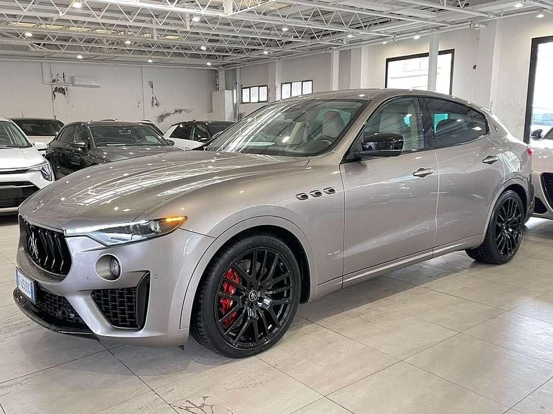 Grigio Usata 2021 Maserati Levante SUV | 42.000 € (Buon prezzo) - Immagine 1/4