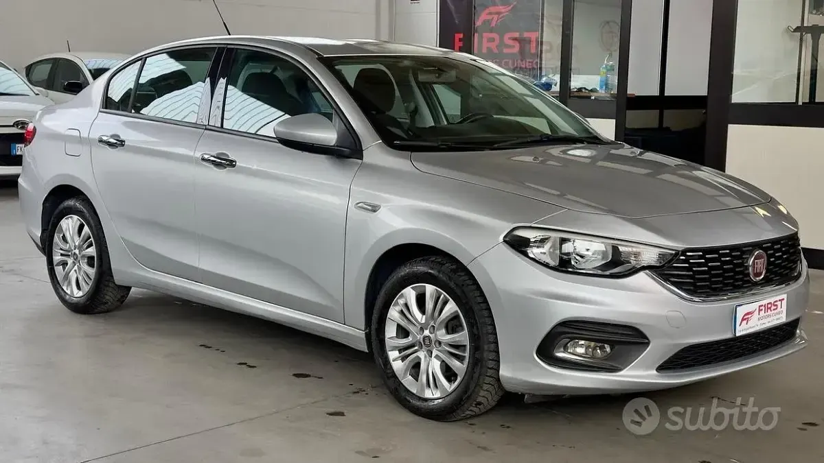 Usata Fiat Tipo Lounge 95 CV (69 kW) 2016 Grigio Berlina