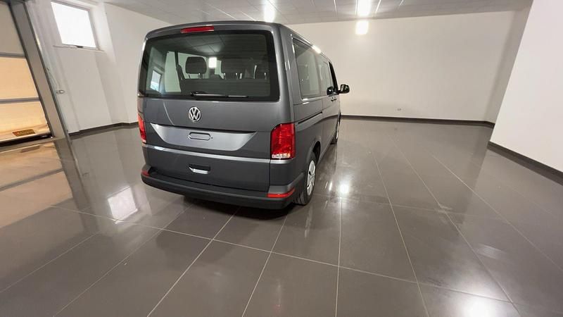 Usata VW Caravelle 150 CV (110 kW) 2023 Grigio indio metallizzato Monovolume