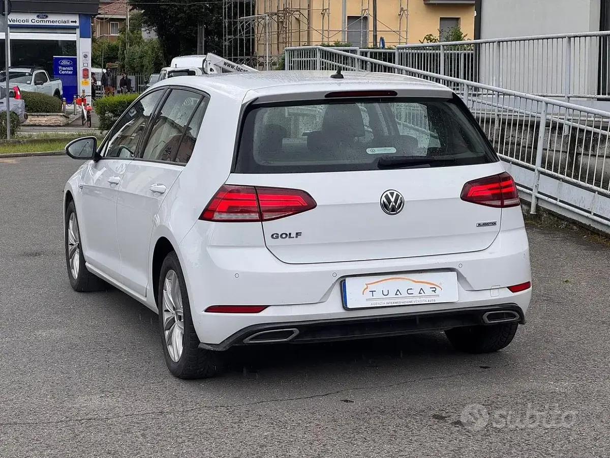 Begagnad VW Golf VIII Business 131 HK (96 kW) 2020 Vit Sedan