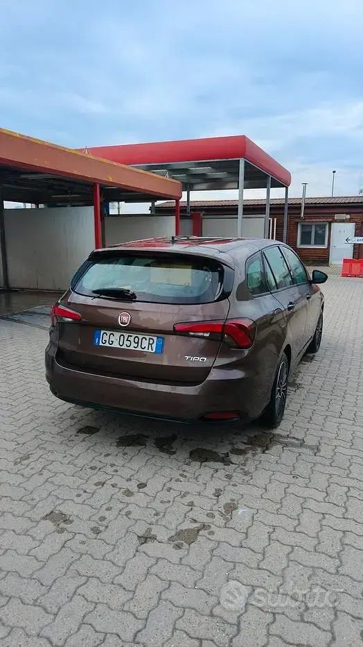 Usata Fiat Tipo 131 CV (96 kW) 2021 Marrone Station wagon
