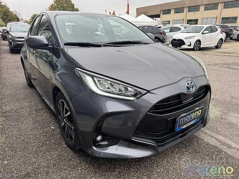 Usata Toyota Yaris Hybrid Trend 116 CV (85 kW) 2022 Grigio Utilitaria