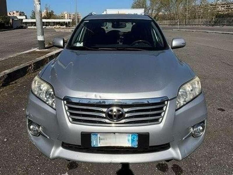 Usata Toyota RAV4 150 CV (110 kW) 2010 Argento SUV