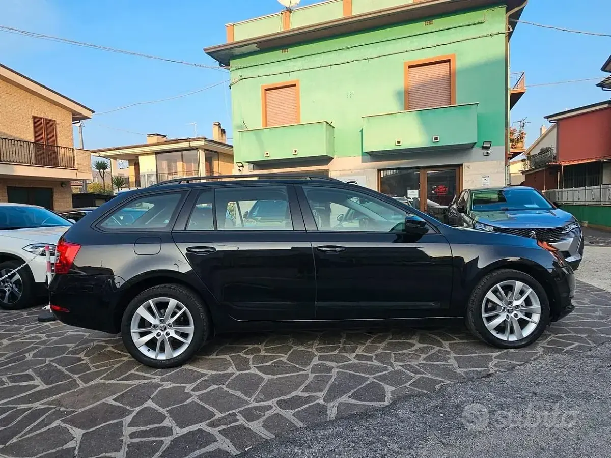 Begagnad Skoda Octavia G-TEC Executive 131 HK (96 kW) 2020 Svart Kombi