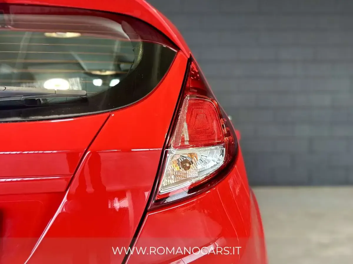 Gebraucht Ford Fiesta Titanium 75 PS (55 kW) 2016 Rot Kleinwagen