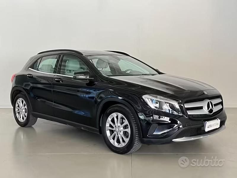 Usata Mercedes GLA180 Executive 122 CV (89 kW) 2016 Nero SUV
