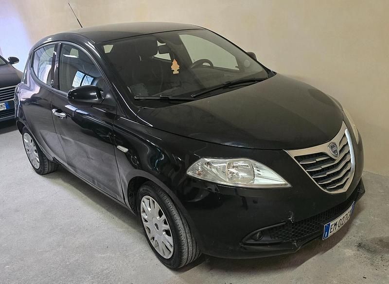 Usata Lancia Ypsilon Silver 77 CV (56 kW) 2012 Nero Utilitaria