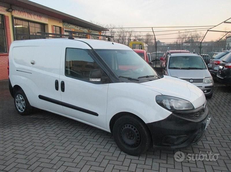 Usata Fiat Doblò 105 CV (77 kW) 2019 Bianco Monovolume