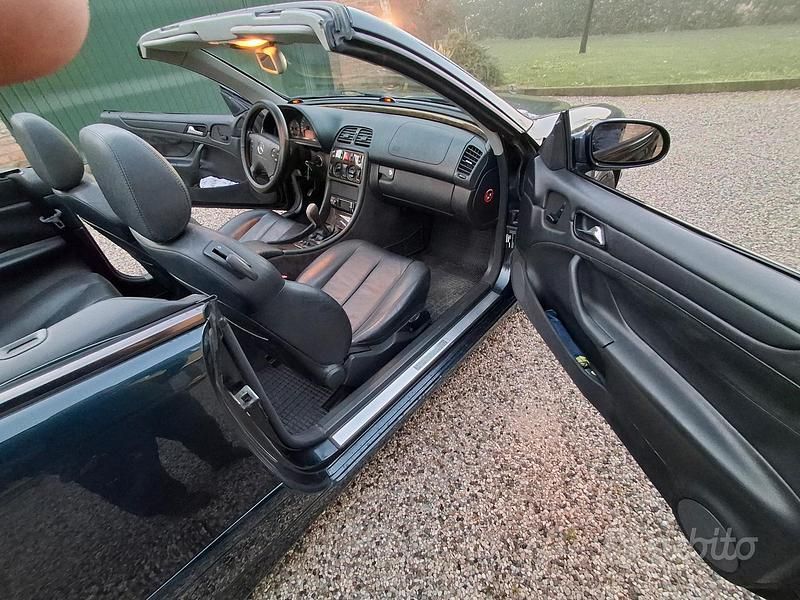 Usata Mercedes CLK200 136 CV (100 kW) 2000 Blu Cabrio