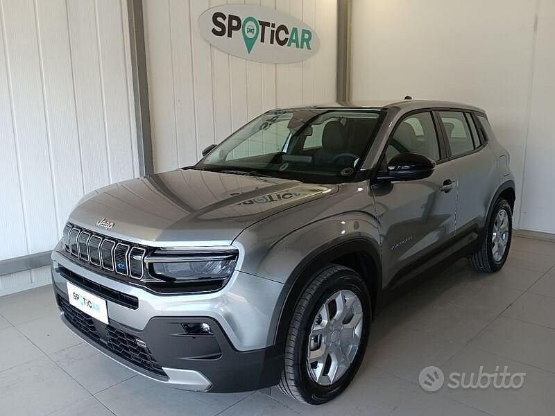Usata Jeep Avenger Altitude 114 kW (156 CV) 2024 Grigio SUV