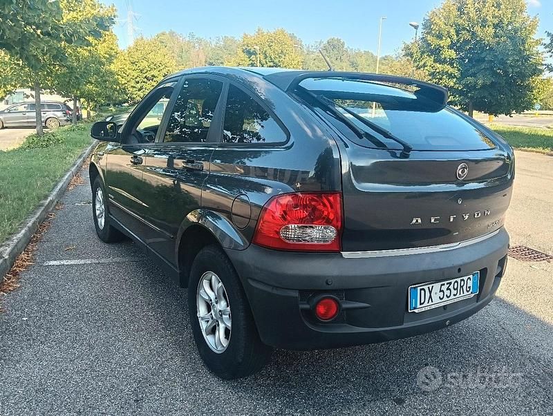 Usata SsangYong Actyon 150 CV (110 kW) 2009 Grigio Station wagon