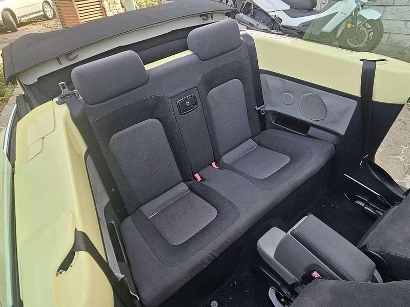 Usata VW New Beetle Cabriolet 75 CV (55 kW) 2003 Giallo Cabrio