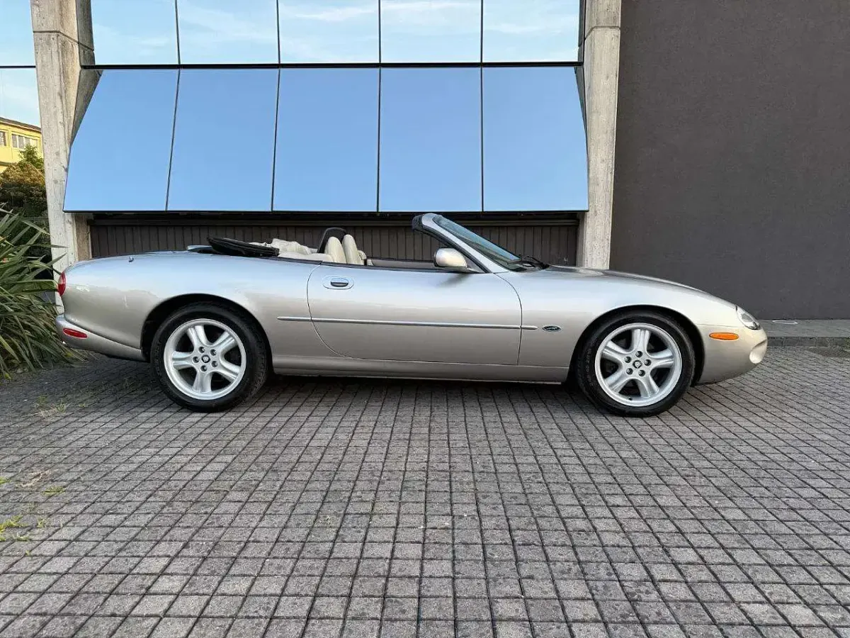 Usata Jaguar XK8 284 CV (208 kW) 1999 Argento Cabrio