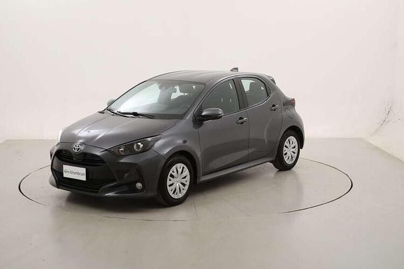 Usata Toyota Yaris Hybrid Business Edition 116 CV (85 kW) 2022 Grigio Utilitaria