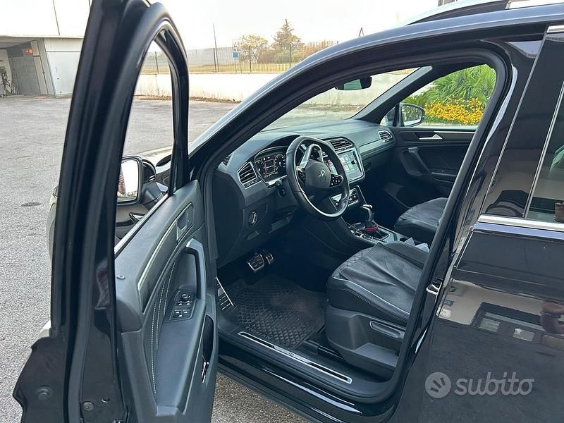 Usata VW Tiguan R-line 150 CV (110 kW) 2022 Nero SUV