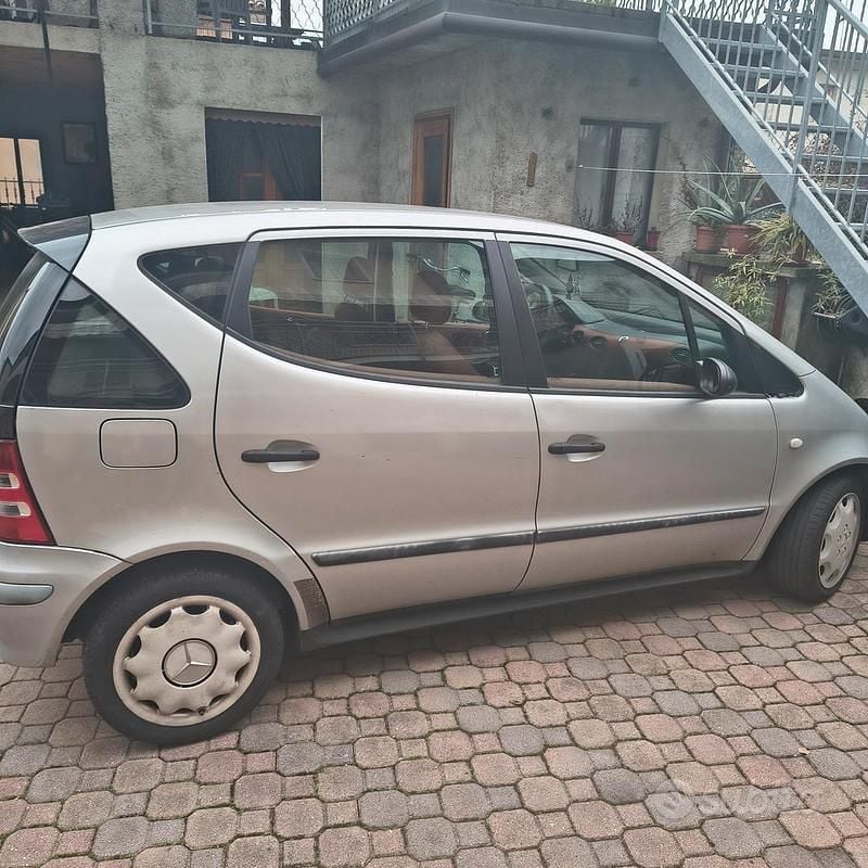 Usata Mercedes A160 102 CV (75 kW) 2001 Grigio Berlina