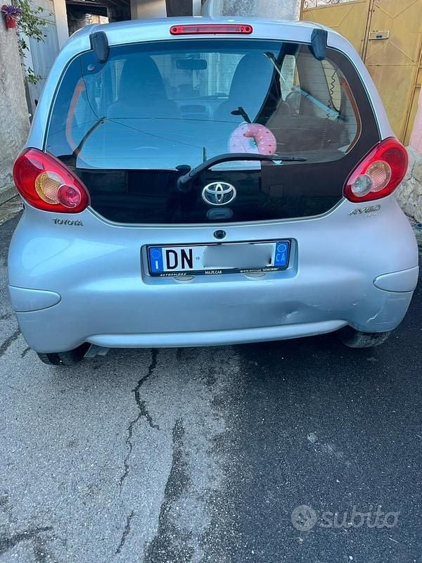 Grigio Usata 2008 Toyota Aygo Due volumi | 700 € (Super prezzo) - Immagine 1/4