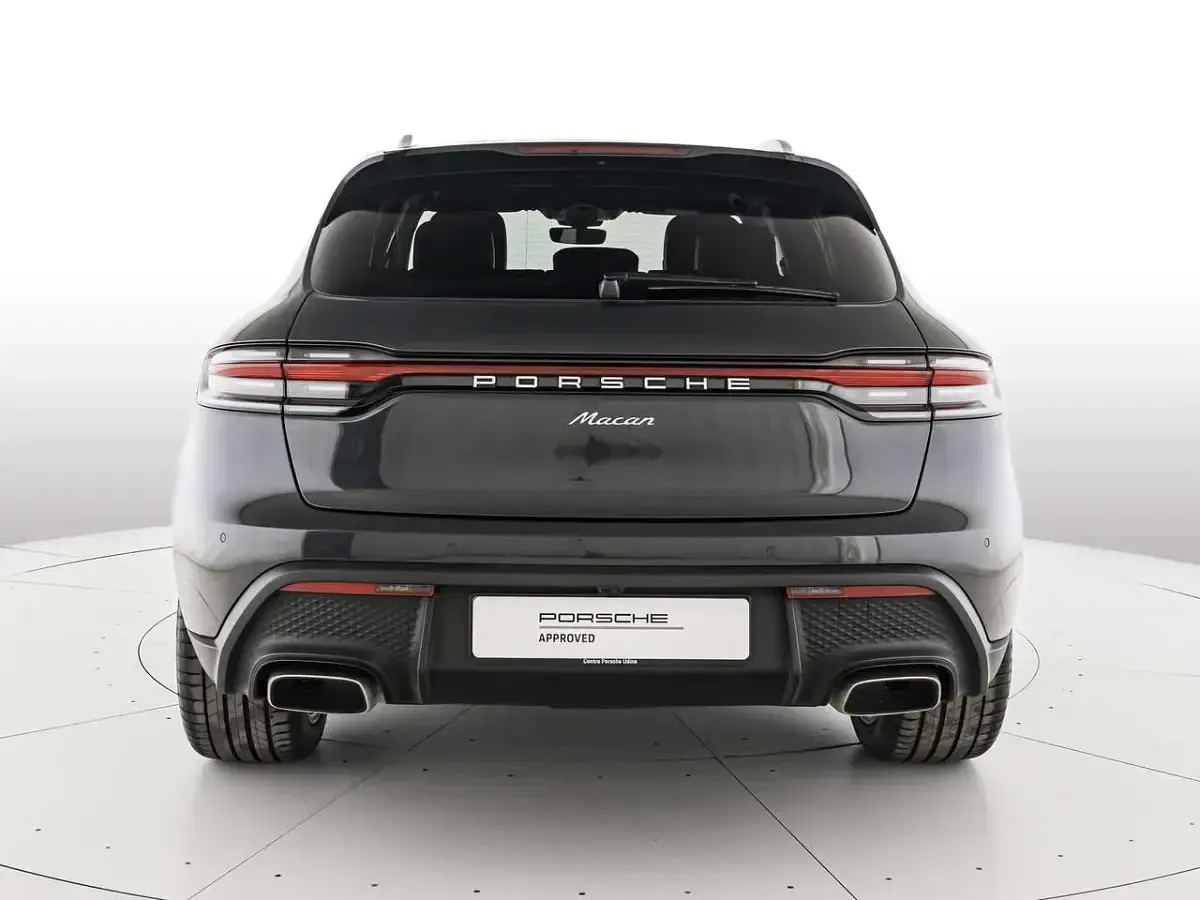 Usata Porsche Macan 265 CV (194 kW) 2023 Grigio vulcano metallizzato SUV