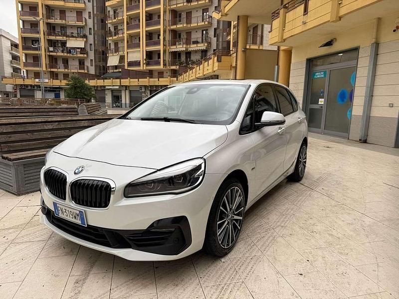Bianco Usata 2018 BMW 218 Active Tourer Sport Line Monovolume | 17.900 € (Cara) - Immagine 1/4