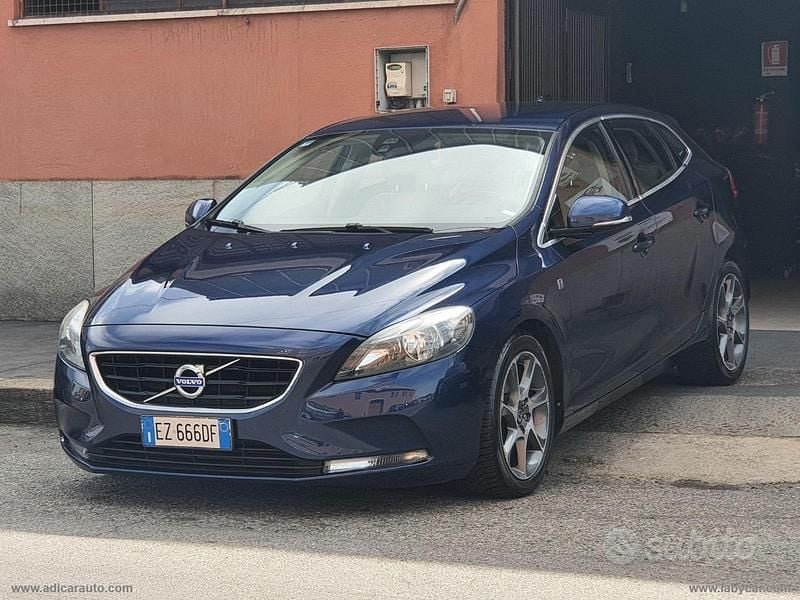 Usata Volvo V40 Ocean Race 115 CV (84 kW) 2015 Blu Berlina