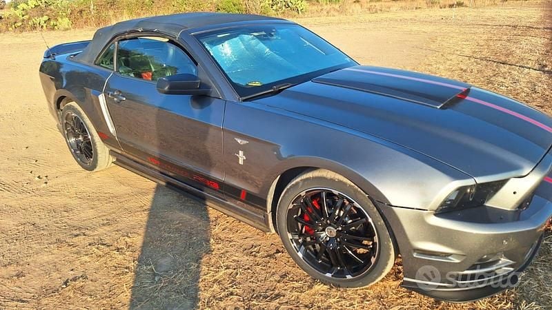 Usata Ford Mustang Convertible 379 CV (278 kW) 2013 Grigio Cabrio