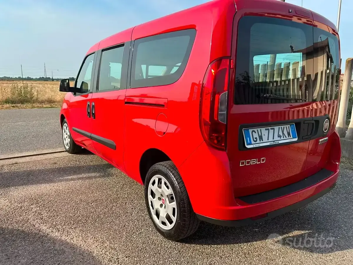 Usata Fiat Doblò 105 CV (77 kW) 2017 Rosso Monovolume