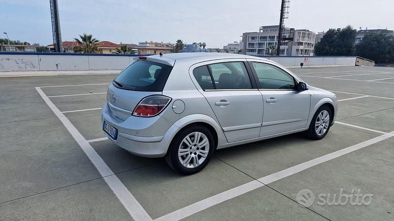 Usata Opel Astra 120 CV (88 kW) 2007 Berlina
