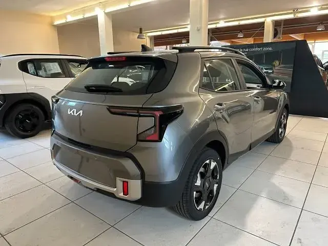 Nuova Kia Stonic Urban 101 CV (74 kW) 2026 Grigio scuro metallizzato SUV