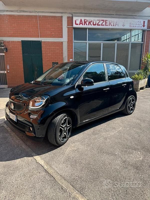 Usata Smart ForFour 90 CV (66 kW) 2018 Nero Utilitaria
