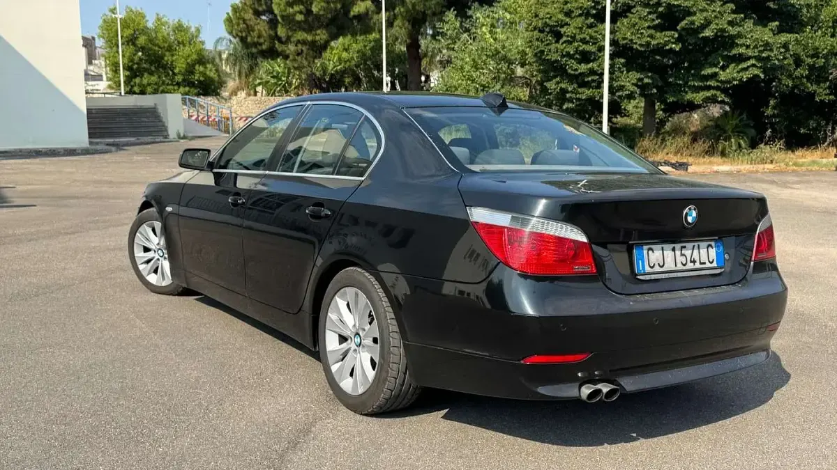 Usata BMW 520 Efficient Dynamics 170 CV (125 kW) 2003 Blu/azzurro Berlina