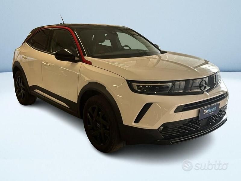 Usata Opel Mokka S 100 CV (73 kW) 2022 Bianco pastello SUV