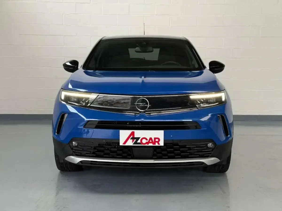 Usata Opel Mokka Ultimate 131 CV (96 kW) 2022 Bicolore tetto nero/blu SUV
