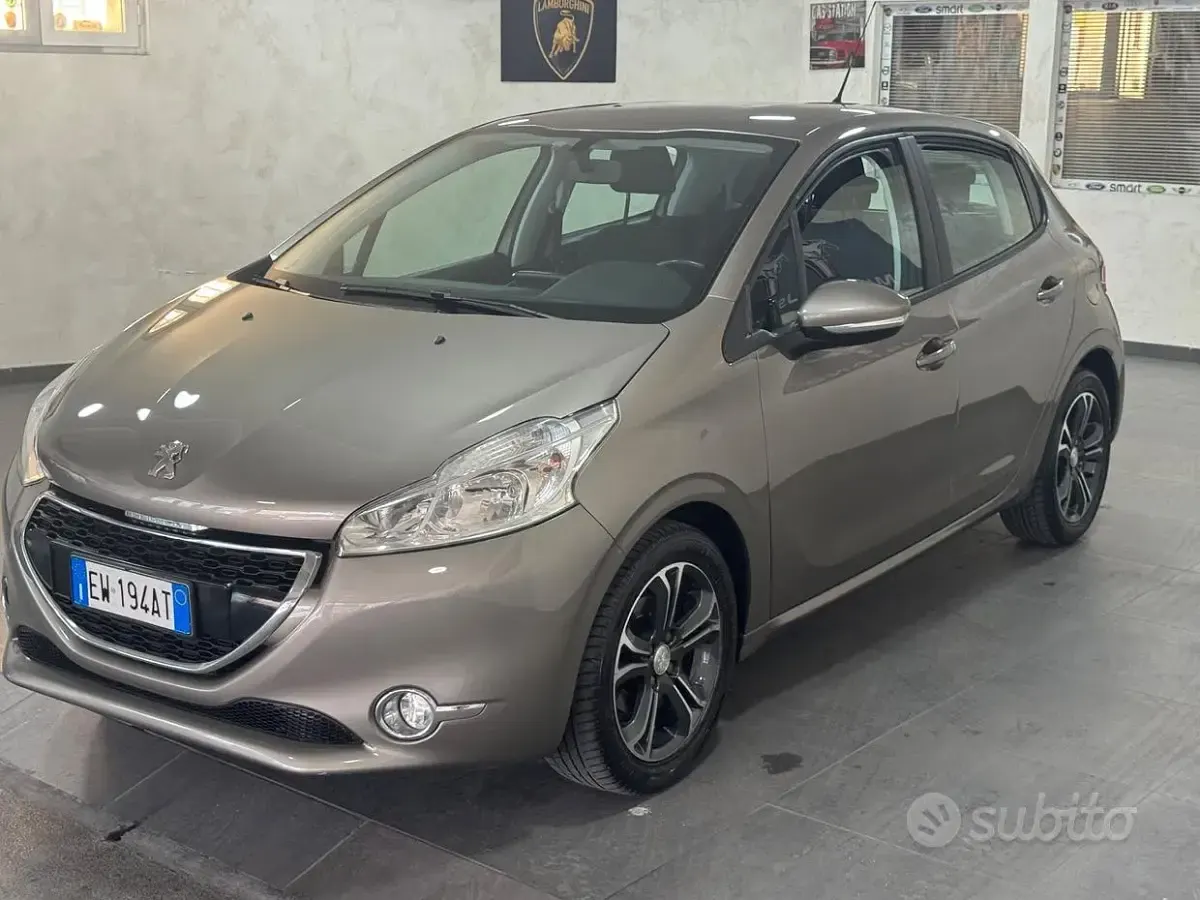 Usata Peugeot 208 Allure 68 CV (50 kW) 2014 Marrone Utilitaria