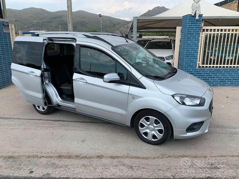 Usata Ford Tourneo Courier S 75 CV (55 kW) 2020 Grigio Monovolume