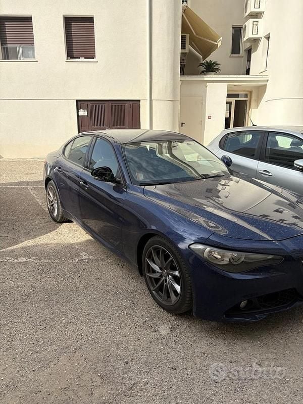 Usata Alfa Romeo Giulia Business 150 CV (110 kW) 2017 Blu/azzurro Berlina