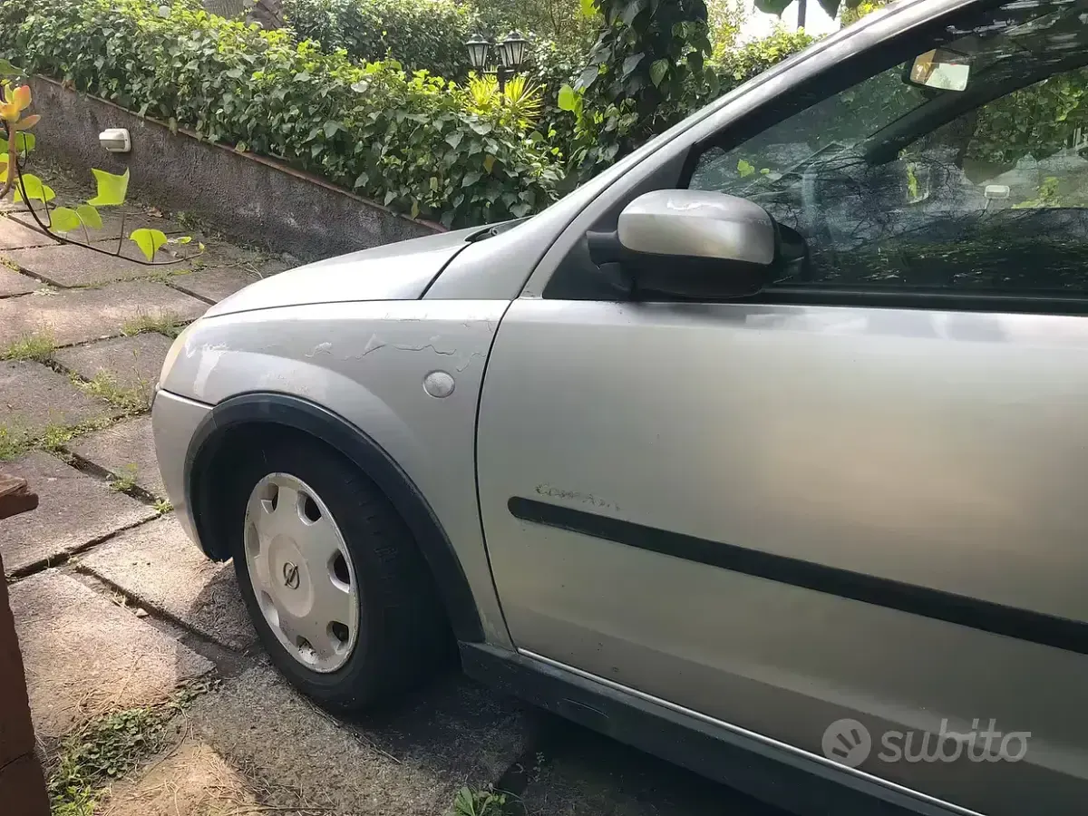 Usata Opel Corsa 58 CV (42 kW) 2001 Grigio Utilitaria