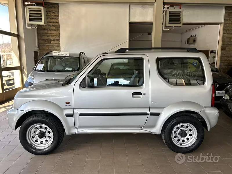 Usata Suzuki Jimny 65 CV (47 kW) 2005 Grigio SUV