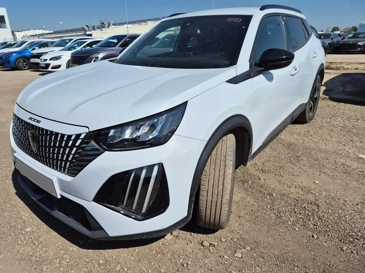 Usata Peugeot 2008 Allure 101 CV (74 kW) 2023 Bianco okenite SUV