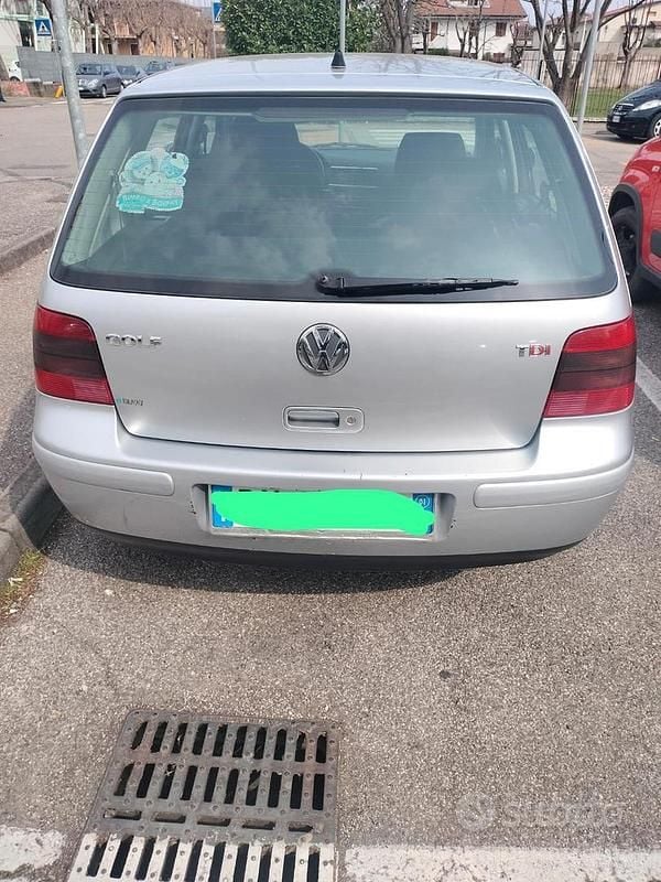 Usata VW Golf IV 130 CV (95 kW) 2001 Grigio Berlina