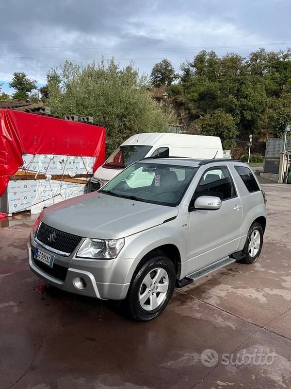 Grigio Usata 2009 Suzuki Grand Vitara SUV | 7990 € (Buon prezzo) - Immagine 1/4
