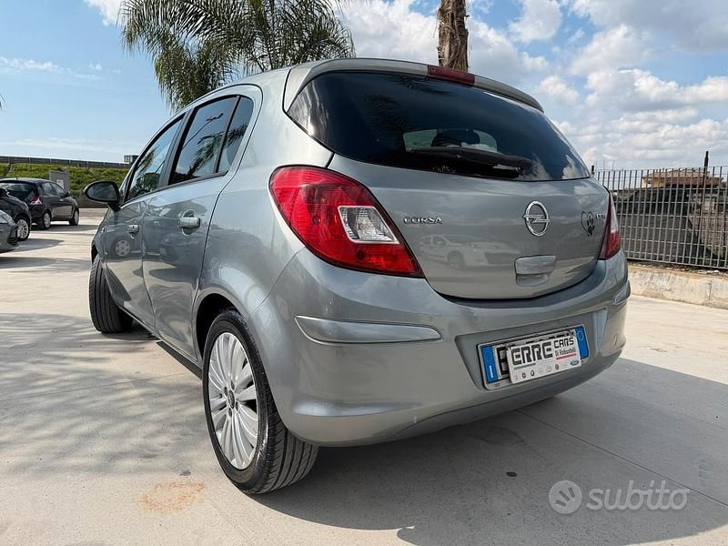 Usata Opel Corsa 75 CV (55 kW) 2013 Grigio Utilitaria