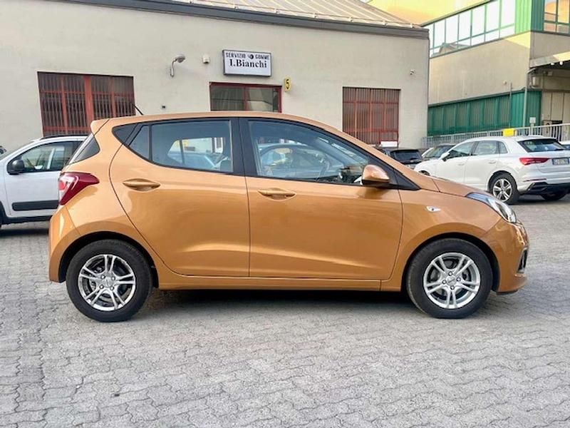 Usata Hyundai i10 Comfort 69 CV (50 kW) 2015 Bronzo Utilitaria