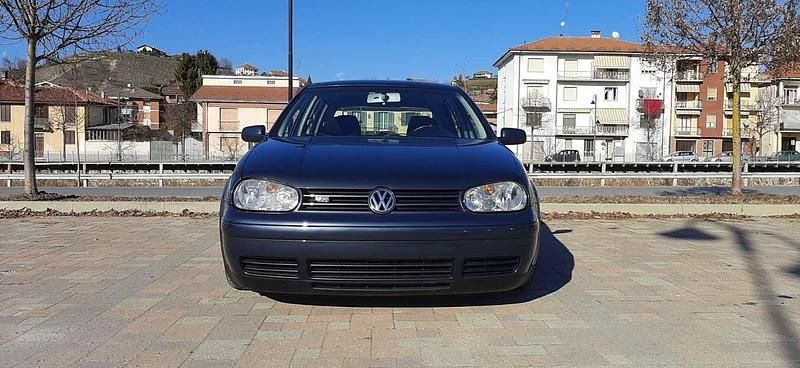 Usata VW Golf IV Highline 173 CV (127 kW) 2000 Berlina