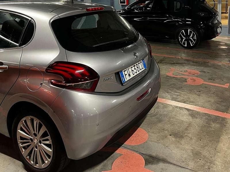 Begagnad Peugeot 208 Active 83 HK (61 kW) 2019 Silver Halvkombi