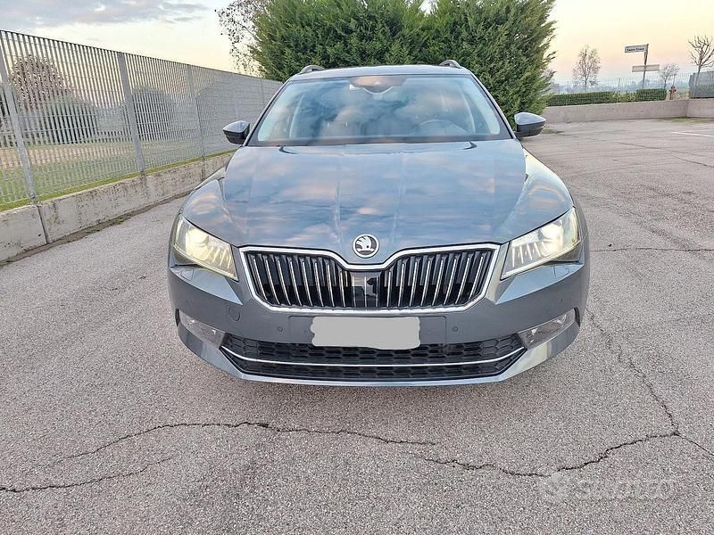Occasion Skoda Superb Executive 190 PK (139 kW) 2017 Grijs Stationwagen